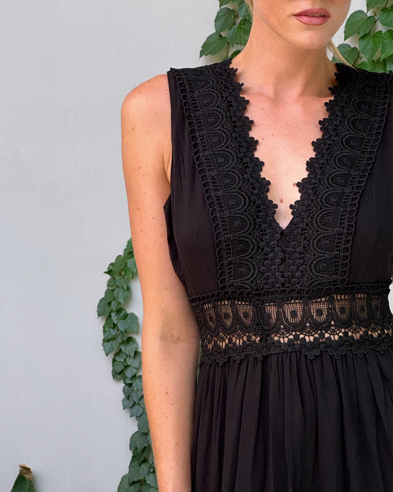 Willa London™ | Lace Elegance Midi Dress