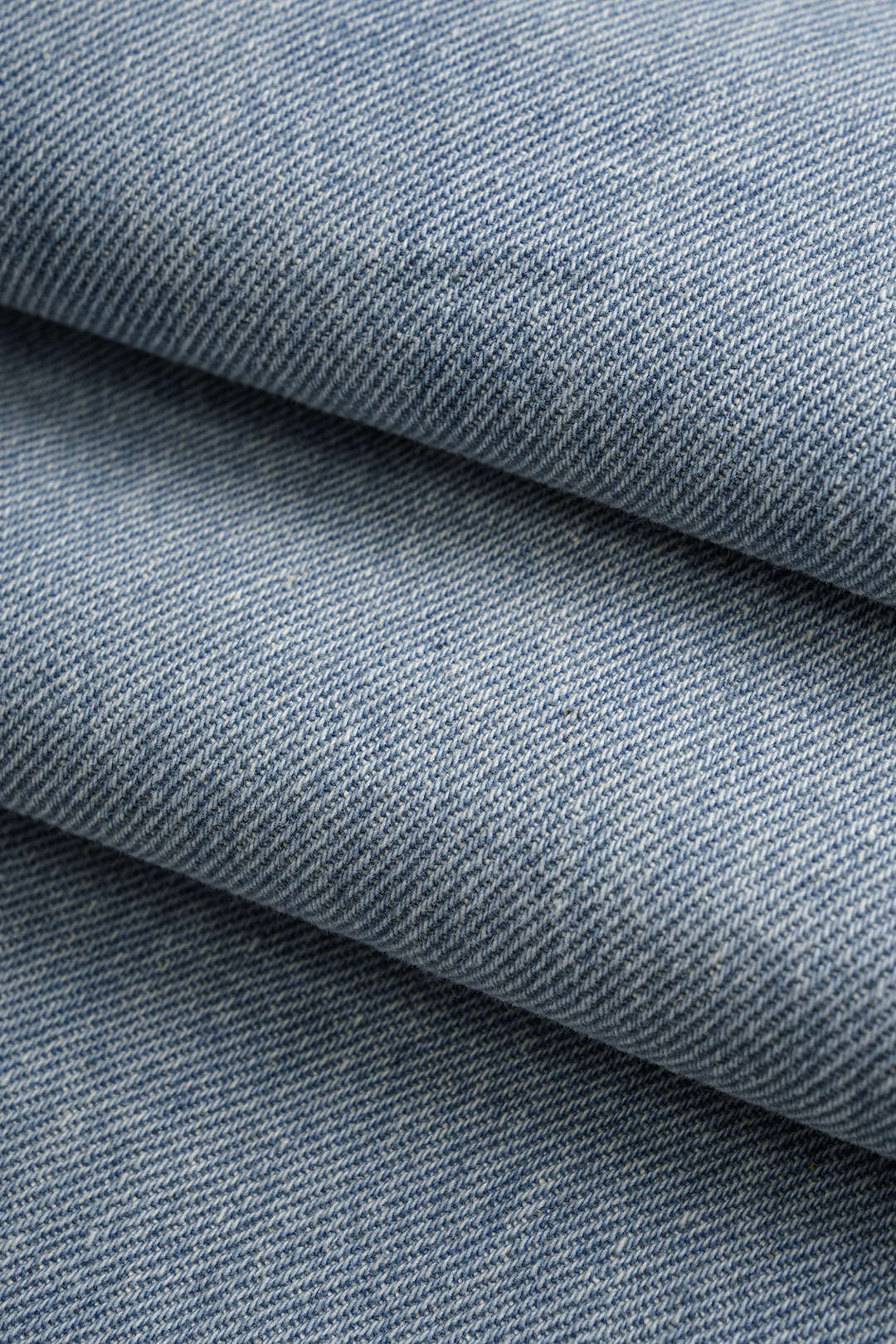 Willa London™ | Effortless Fray Barrel Jeans